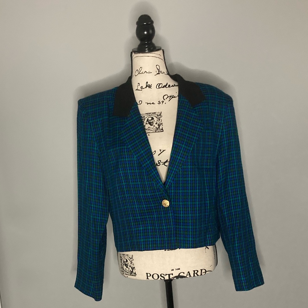 Fall Ready Plaid cropped blazer